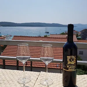 apartments-krizanac.hotels-in-trogir.com/
